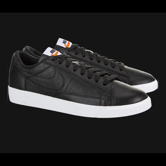 Nike Women’s Blazer Low Le sneaker size 9.5 - Picture 3 of 5